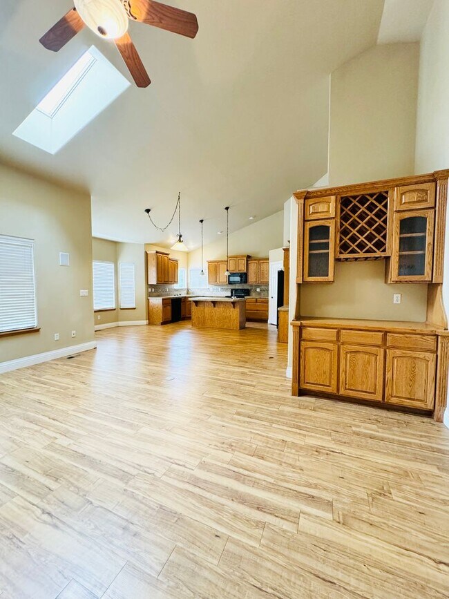 Building Photo - Stunning Executive 4 Bedroom 2 Bath Home in Northwest Loveland - 3-Car Garage!