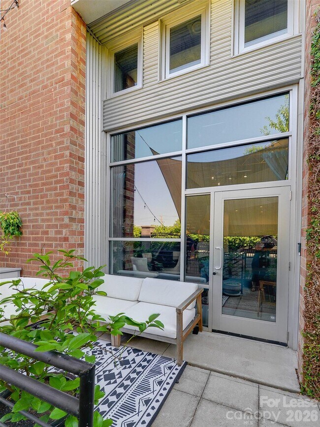 Building Photo - 935 Westmere Ave