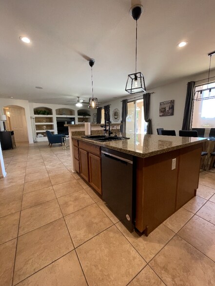 Building Photo - 9622 S 46th Ln