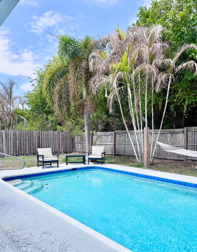 Building Photo - 1703 NE 25th Terrace