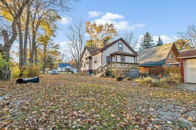 Building Photo - 906 Harrow Rd