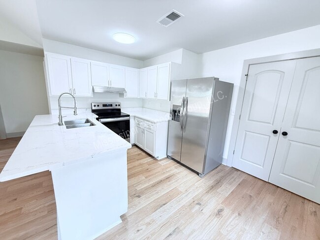 Building Photo - 2BR/2BA FOR RENT