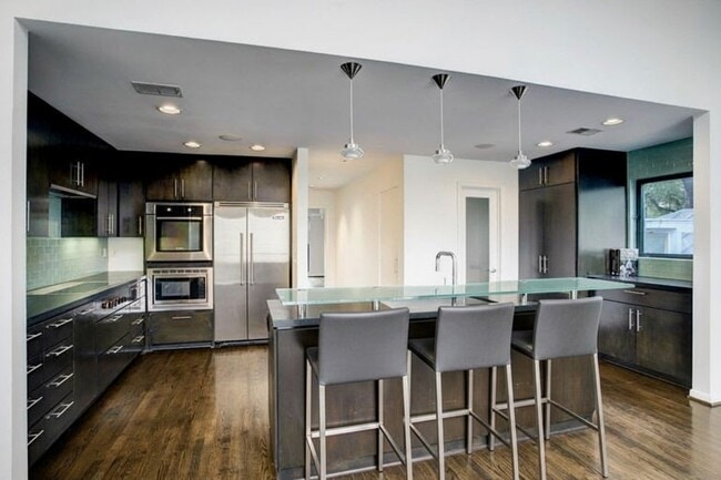 Building Photo - 1417 Harold St