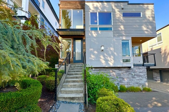 Building Photo - 2Bd/2.5Ba Kirkland Townhouse