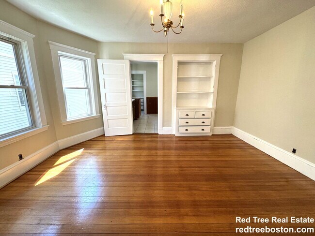 Building Photo - 20 Hunnewell Ave