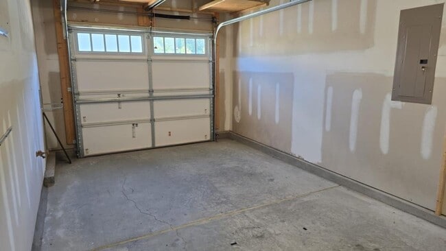 Building Photo - 3315 Oak Pass Dr