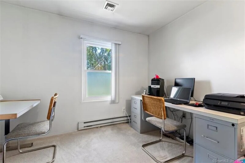 Building Photo - 8 Indian Field Rd