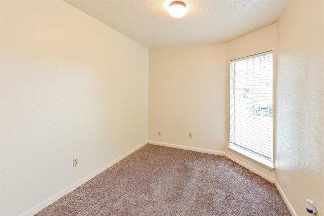 Building Photo - 14907 El Grande Dr