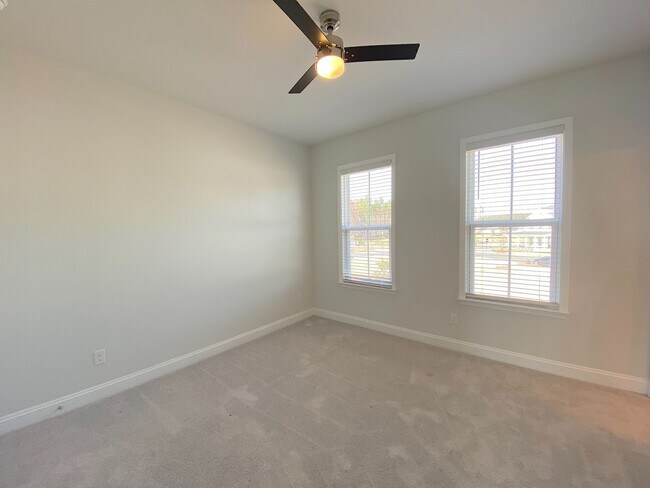 Building Photo - 354 Great Lawn Dr