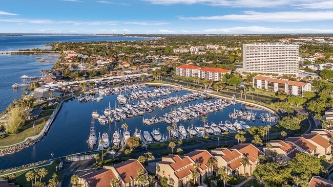 Building Photo - 4821 S Landings Dr