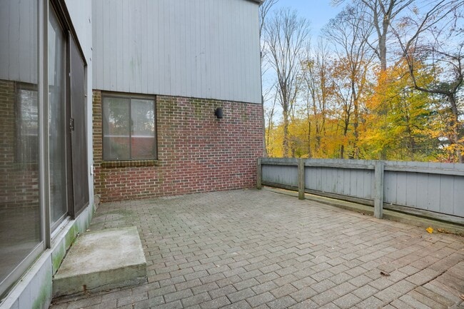 Building Photo - 8 Quarry Cor