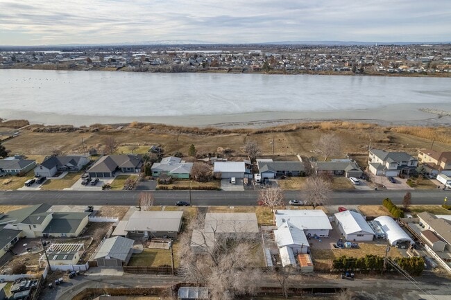 Building Photo - Updated Rambler w/ Fenced Backyard!