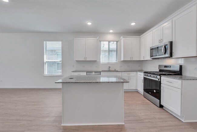Building Photo - 339 Lippizan Dr