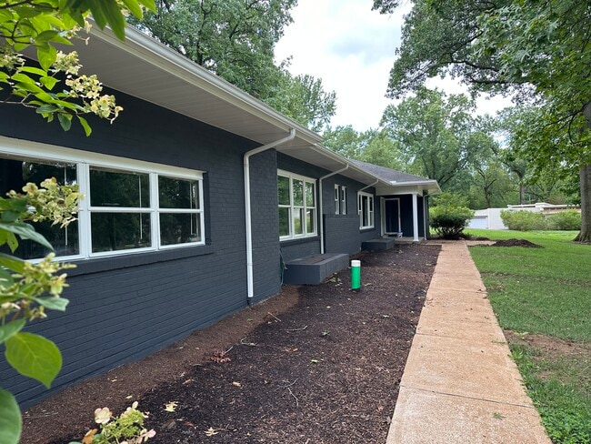 Building Photo - 20 Lindworth Dr