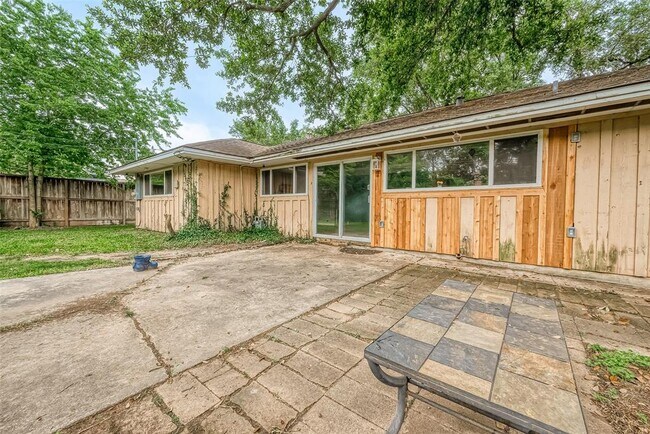 Building Photo - 5238 Beechnut St
