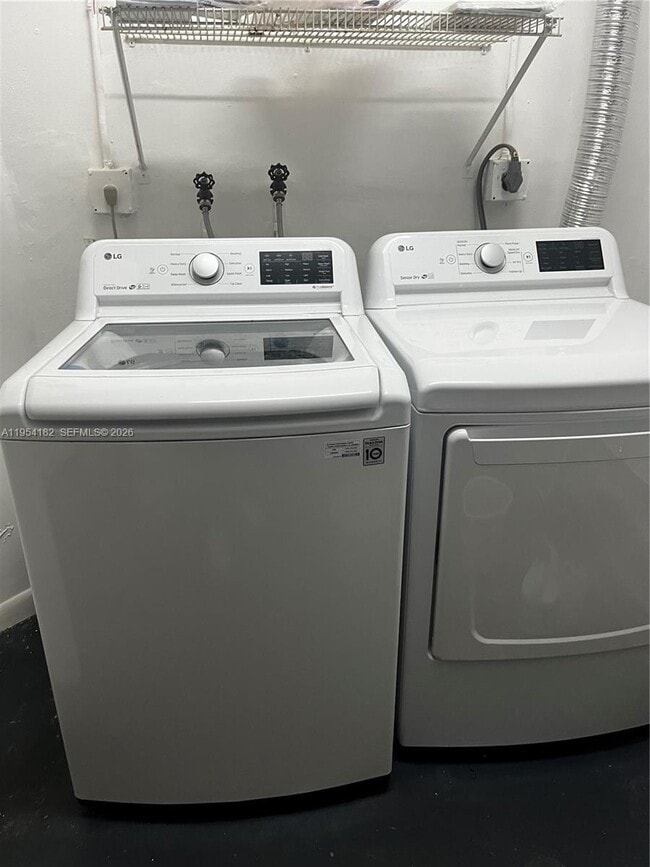 Building Photo - 13934 SW 102nd Ln