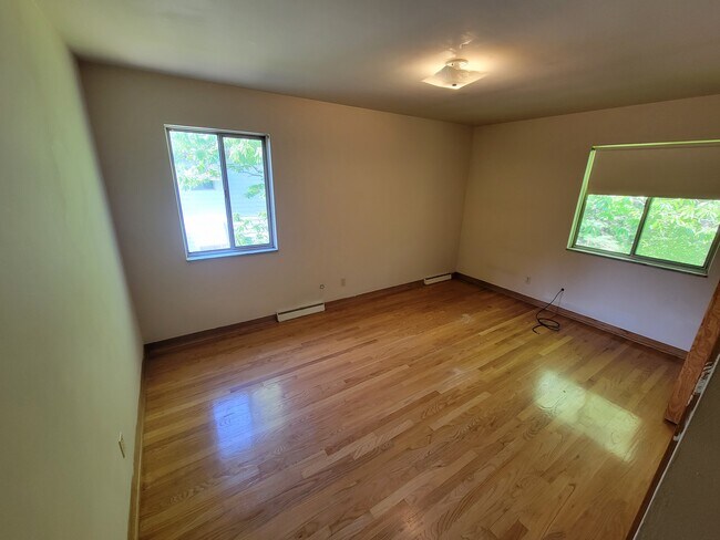 Main Bedroom - 1835 Cromwell Dr