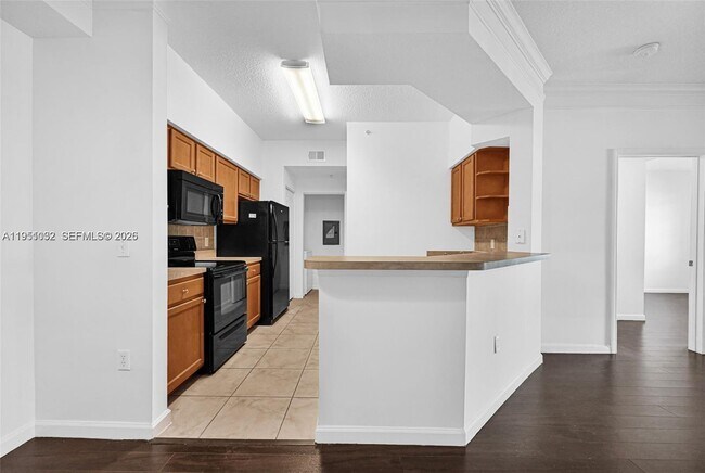 Building Photo - 2101 Myrtlewood Cir E