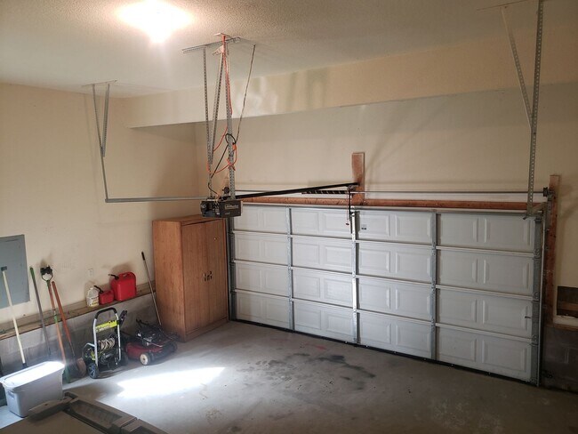 Building Photo - WOODBRIDGE POINTE