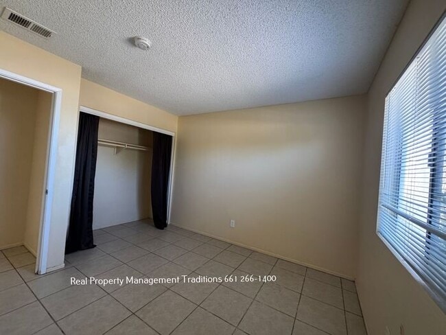 Building Photo - Cozy 3 Bed, 1 Bath