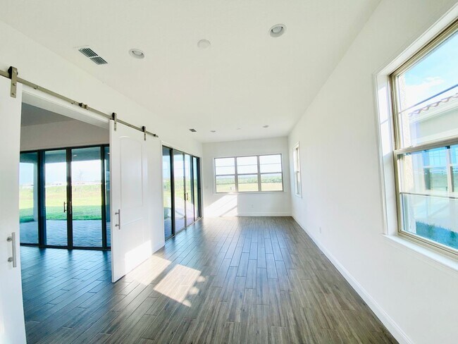Building Photo - Luxury house for rent