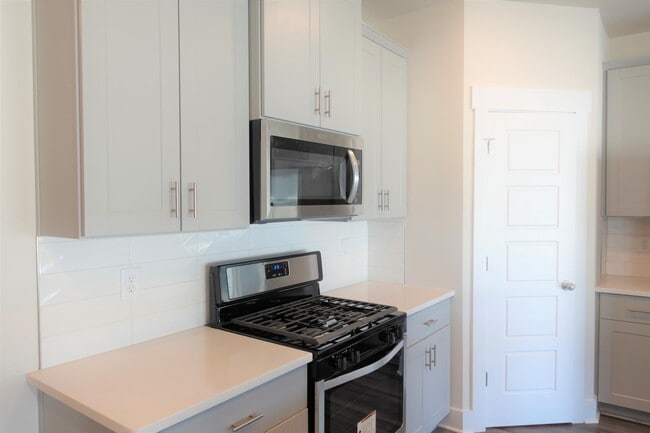 Building Photo - 8 Rockshire Trl