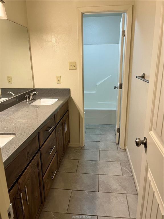 Building Photo - 905 Balcones Dr