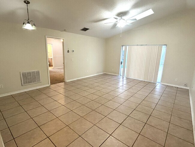 Building Photo - 8008 Aspencrest Ct