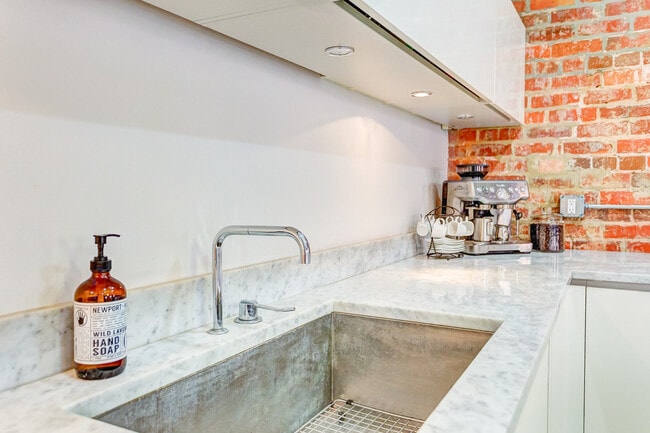 Building Photo - 246 N Court St