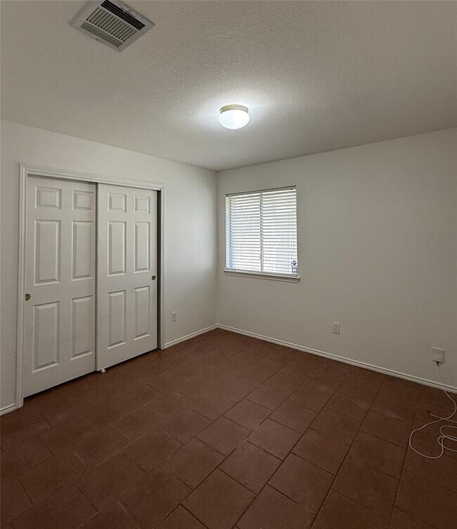 Building Photo - 700 House Creek Dr