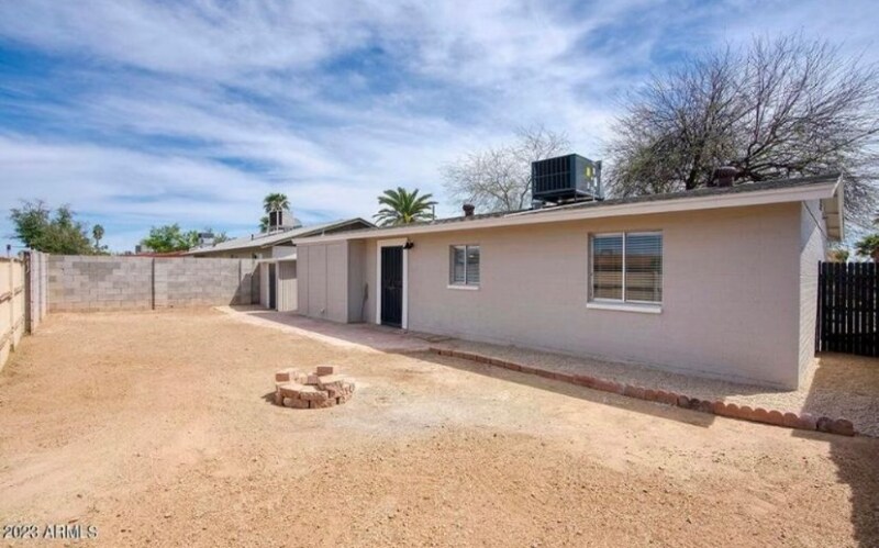 Building Photo - 5530 W La Reata Ave