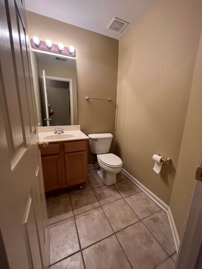 Building Photo - 9150 Hervay Cove