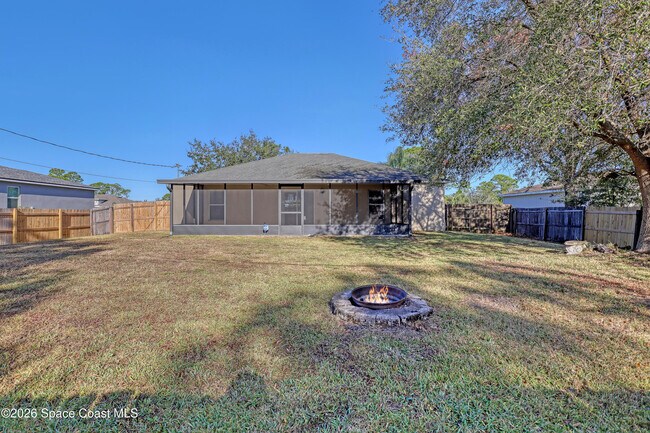 Building Photo - 1384 Palau St SE