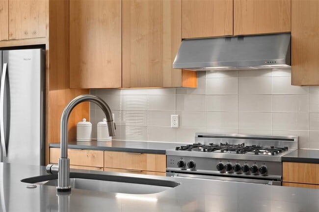 Building Photo - 7813 Mullen Dr