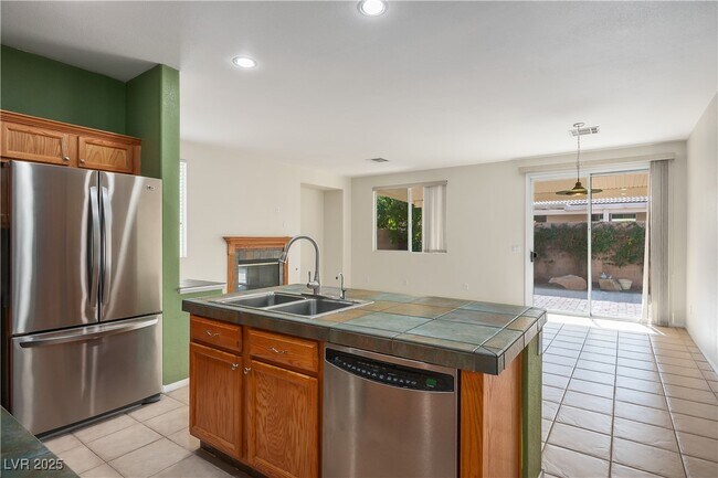 Building Photo - 7423 Cleghorn Canyon Way