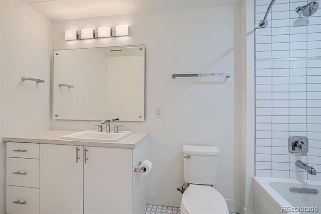 Building Photo - 3500 S Corona St