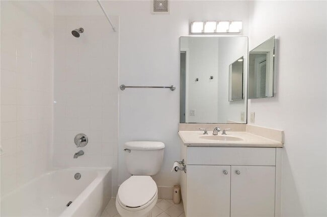 Building Photo - 2692 Center Ct Dr