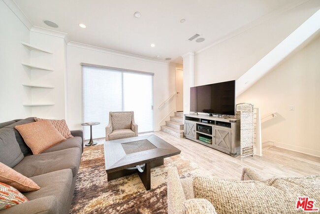 Building Photo - 2205 Selig Dr