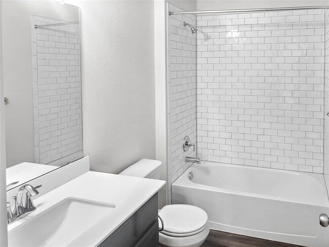 Building Photo - 551 Tanda Ln