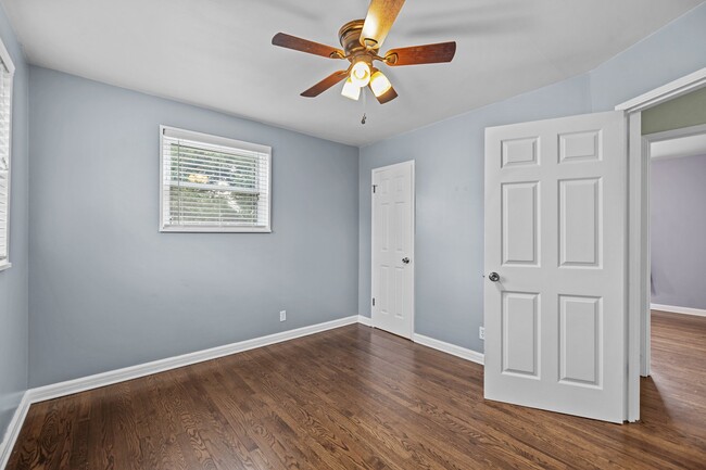 Building Photo - 205 Fieldstone Cir