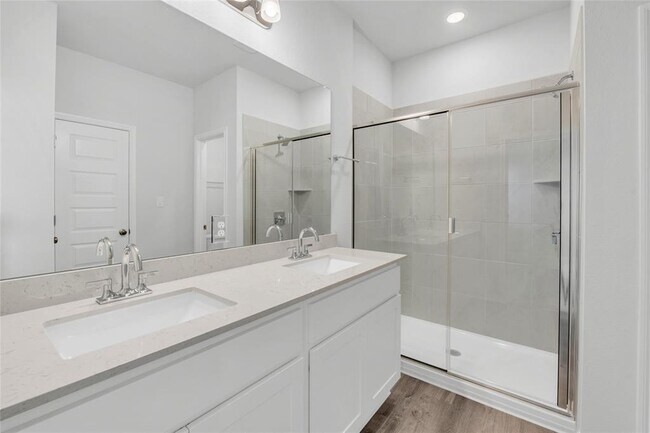 Building Photo - 2412 Ekvall Dr