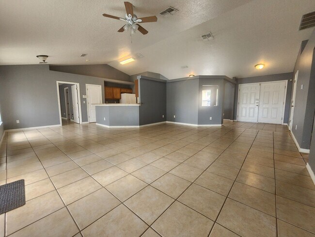 Building Photo - 3/2~Vista Pines Loop~Nice Big Corner Lot, ...
