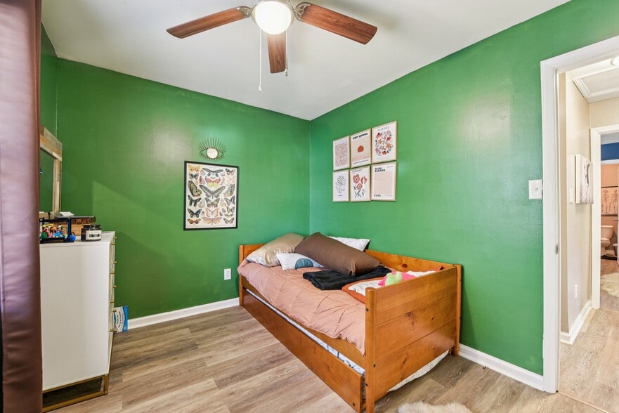 Building Photo - 162 N Smallwood Pl