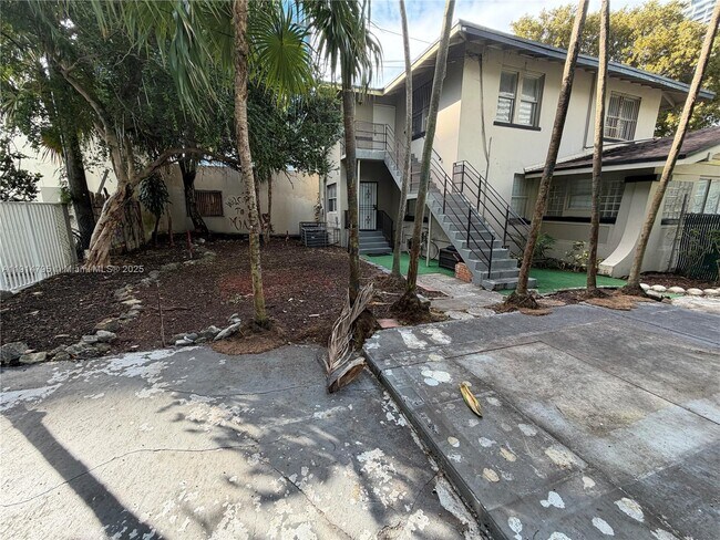 Building Photo - 314 NE 26th Terrace