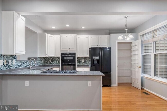 Building Photo - 8648 Royal Worcester Ln