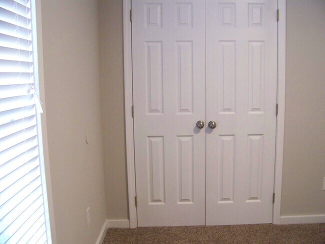 Building Photo - WATERS EDGE