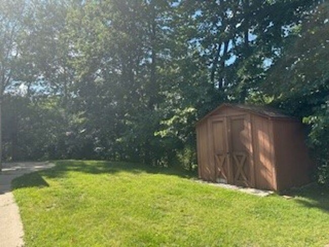 Building Photo - Spacious 2 bed, 1 bath