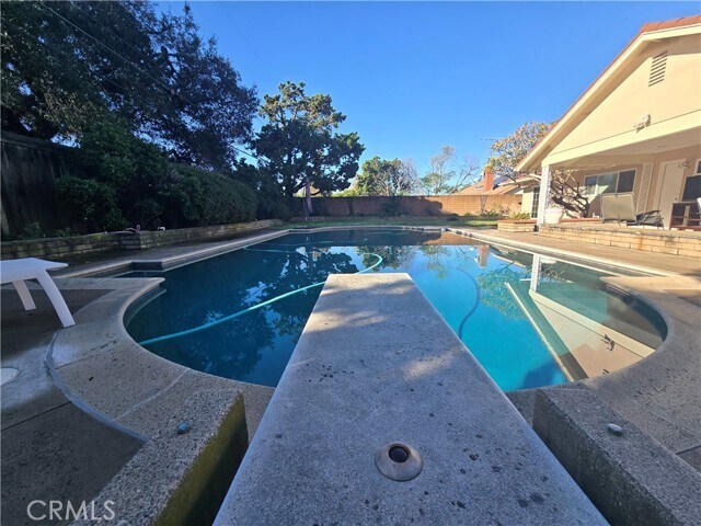 Building Photo - 564 E Fellows Dr