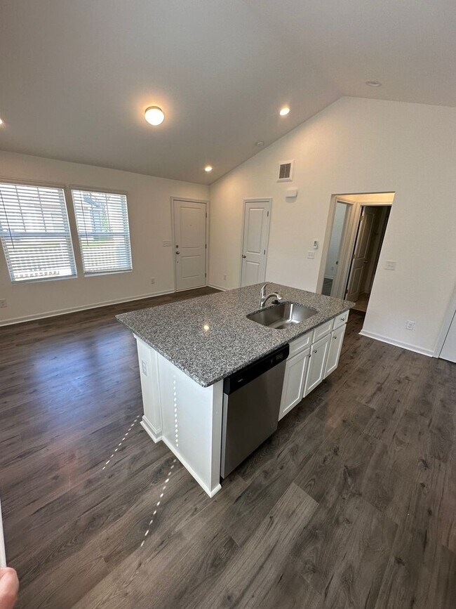 Building Photo - Rare Opportunity – Charming 1 Bedroom ADU Near Uptown! AUGUST MOVE IN