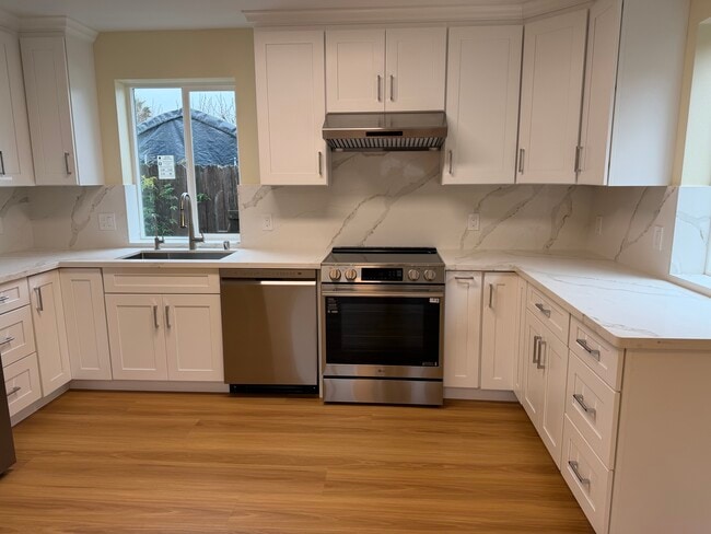 Building Photo - 3975 Altamont Ave